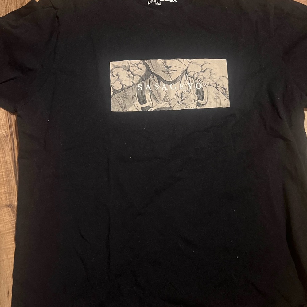 Uniqlo x Attack on Titan sasageyo Graphic T-Shirt